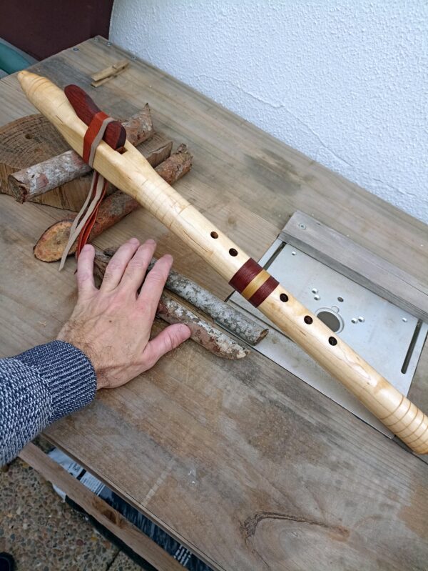 Mi (E) Walnut wood native american flute