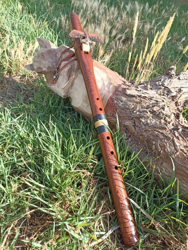 Mi (E) Sapele wood native american flute Eagle totemMi (E) Sapele wood native american flute Eagle totem