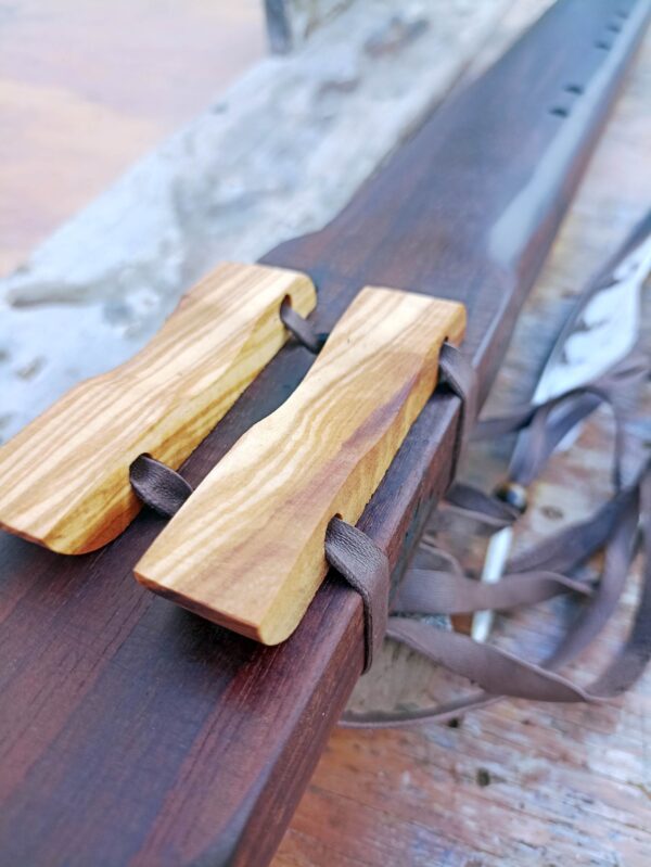 Mi (E) Walnut wood drone native american flute