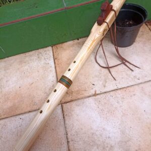 Mi (E) Pine wood native american flute