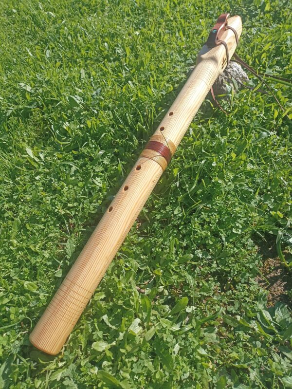 Si (B) Pine wood bass native american flute
