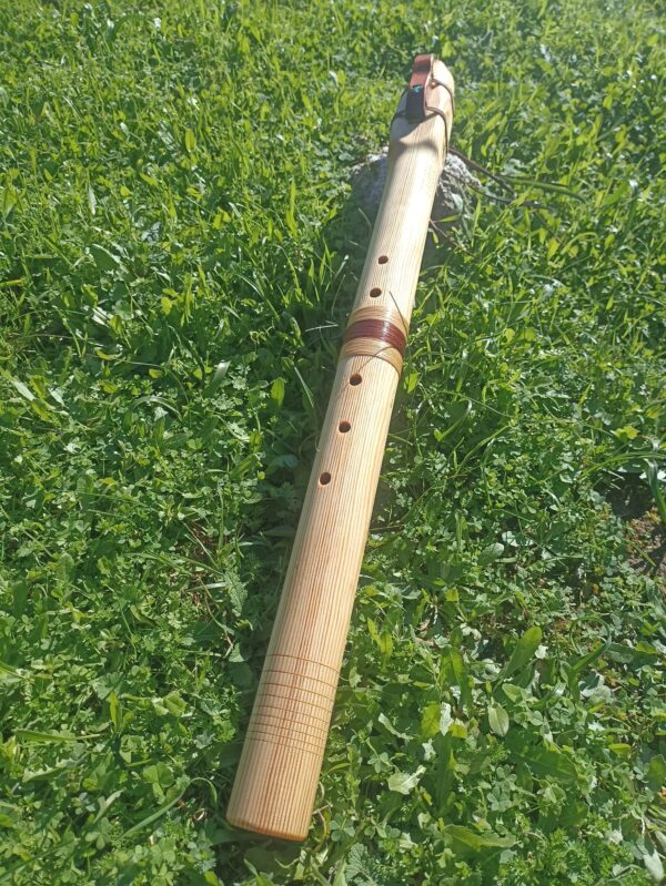 Si (B) Pine wood bass native american flute