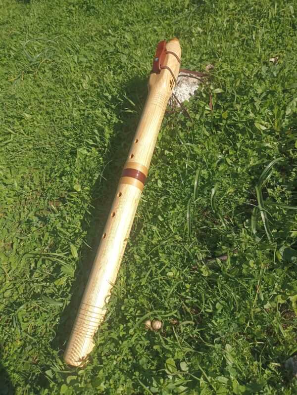 Si (B) Pine wood bass native american flute
