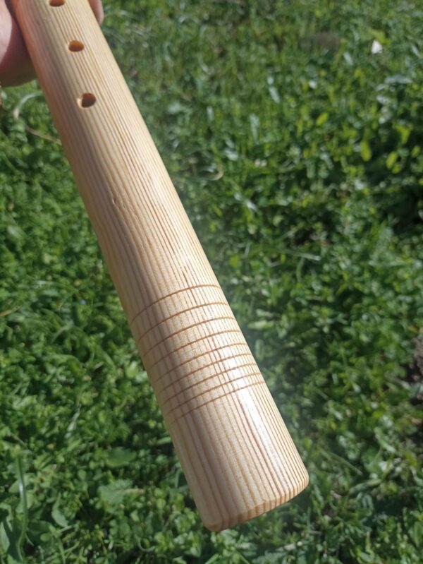 Si (B) Pine wood bass native american flute