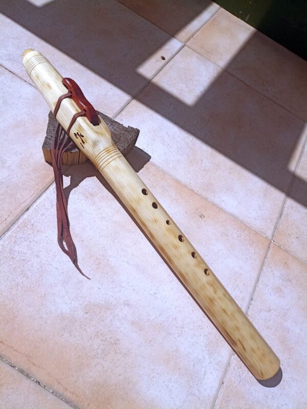 Re (D) Pine wood native american flute