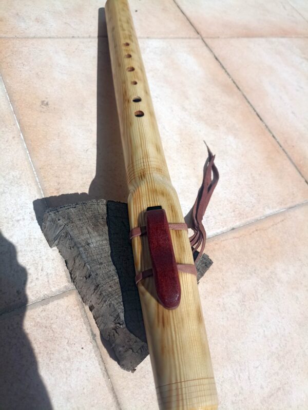 Re (D) Pine wood native american flute