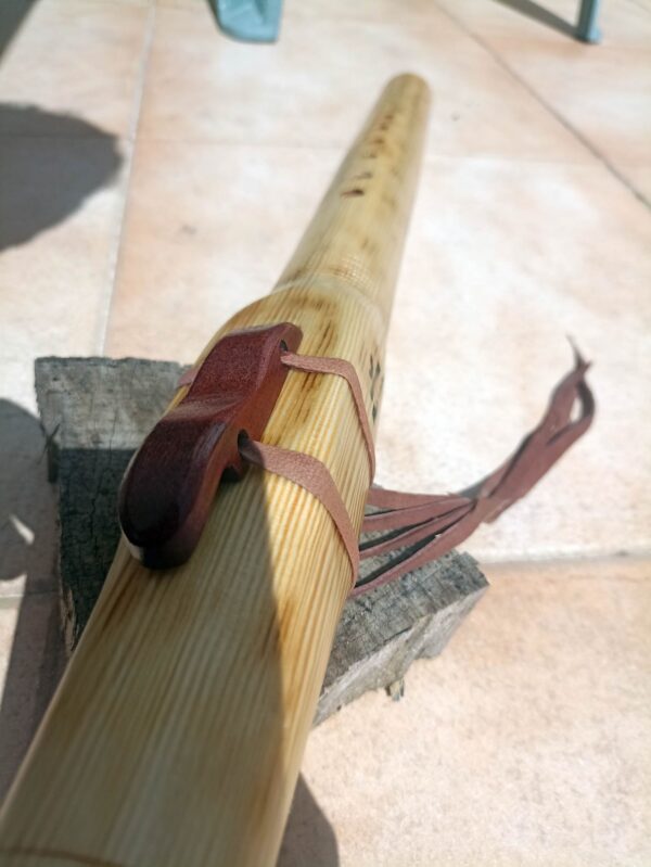 Re (D) Pine wood native american flute
