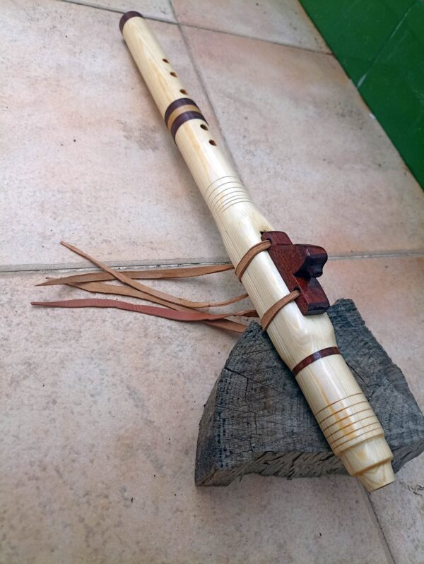 Sol (G) Pine wood native american flute eagle totem