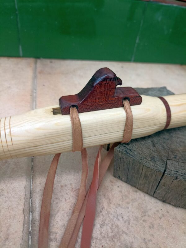 Sol (G) Pine wood native american flute eagle totem