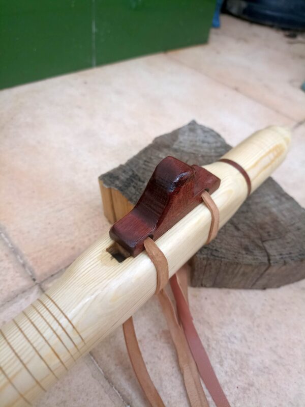 Sol (G) Pine wood native american flute eagle totem
