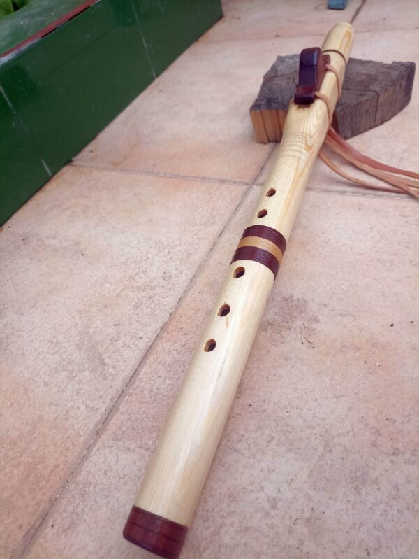 Sol (G) Pine wood native american flute eagle totem