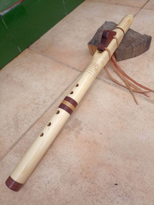 Sol (G) Pine wood native american flute eagle totem