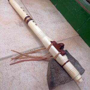 Sol (G) Pine wood native american flute eagle totem