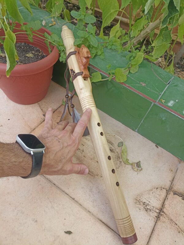 Sol (G) Ayon wood native american flute bear totem