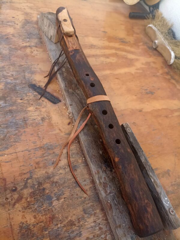 Re (D) Acacia wood rustic native american flute