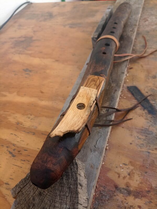 Re (D) Acacia wood rustic native american flute