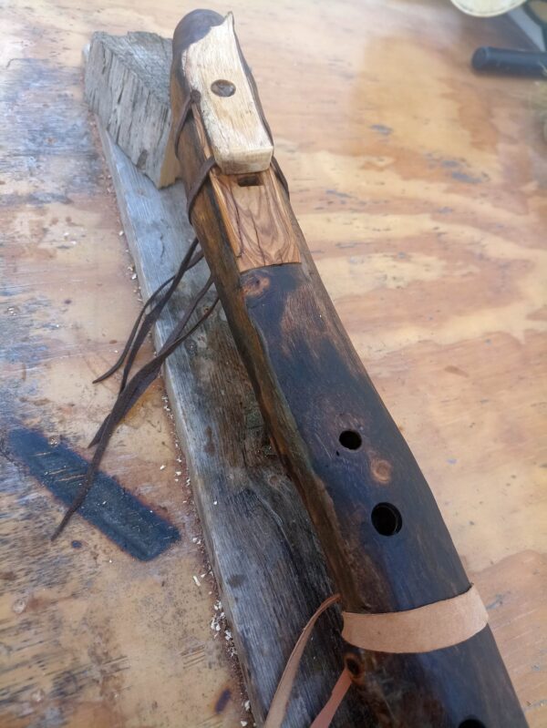 Re (D) Acacia wood rustic native american flute