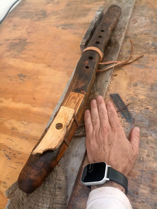 Re (D) Acacia wood rustic native american flute